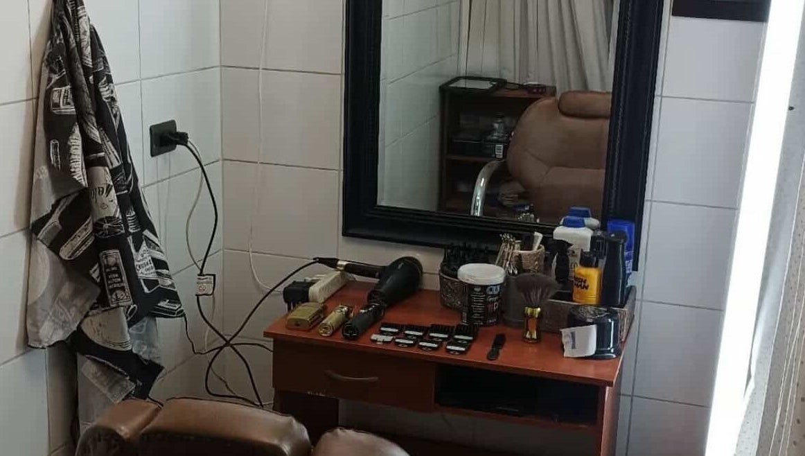 Estación de barbería en Jorgitobarber, Quilicura, Región Metropolitana, CL con herramientas profesionales.