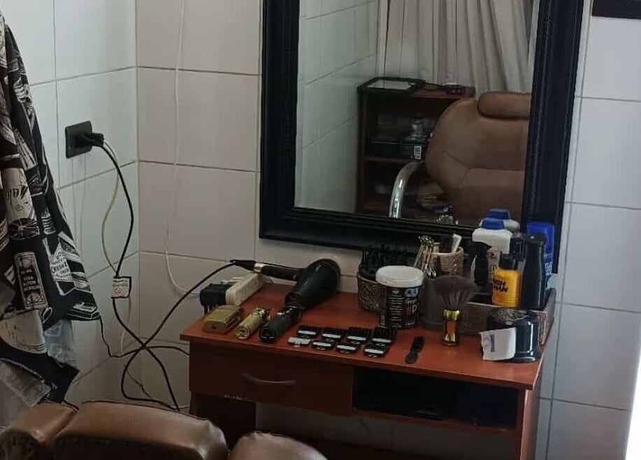 Estación de barbería en Jorgitobarber, Quilicura, Región Metropolitana, CL con herramientas profesionales.