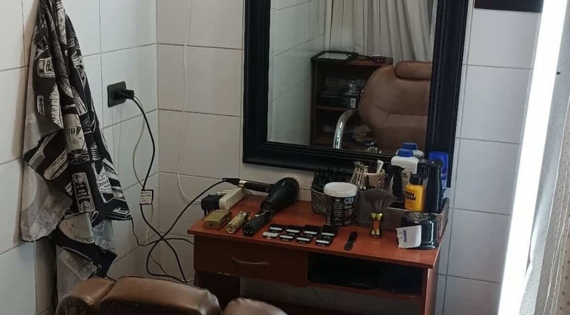 Estación de barbería en Jorgitobarber, Quilicura, Región Metropolitana, CL con herramientas profesionales.
