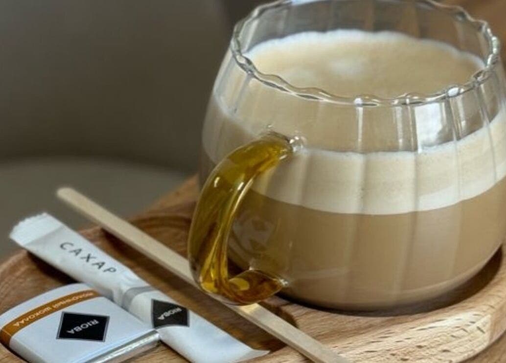 Elegant coffee mug with saucer at Lash Care, São Domingos De Rana, Lisboa, PT.