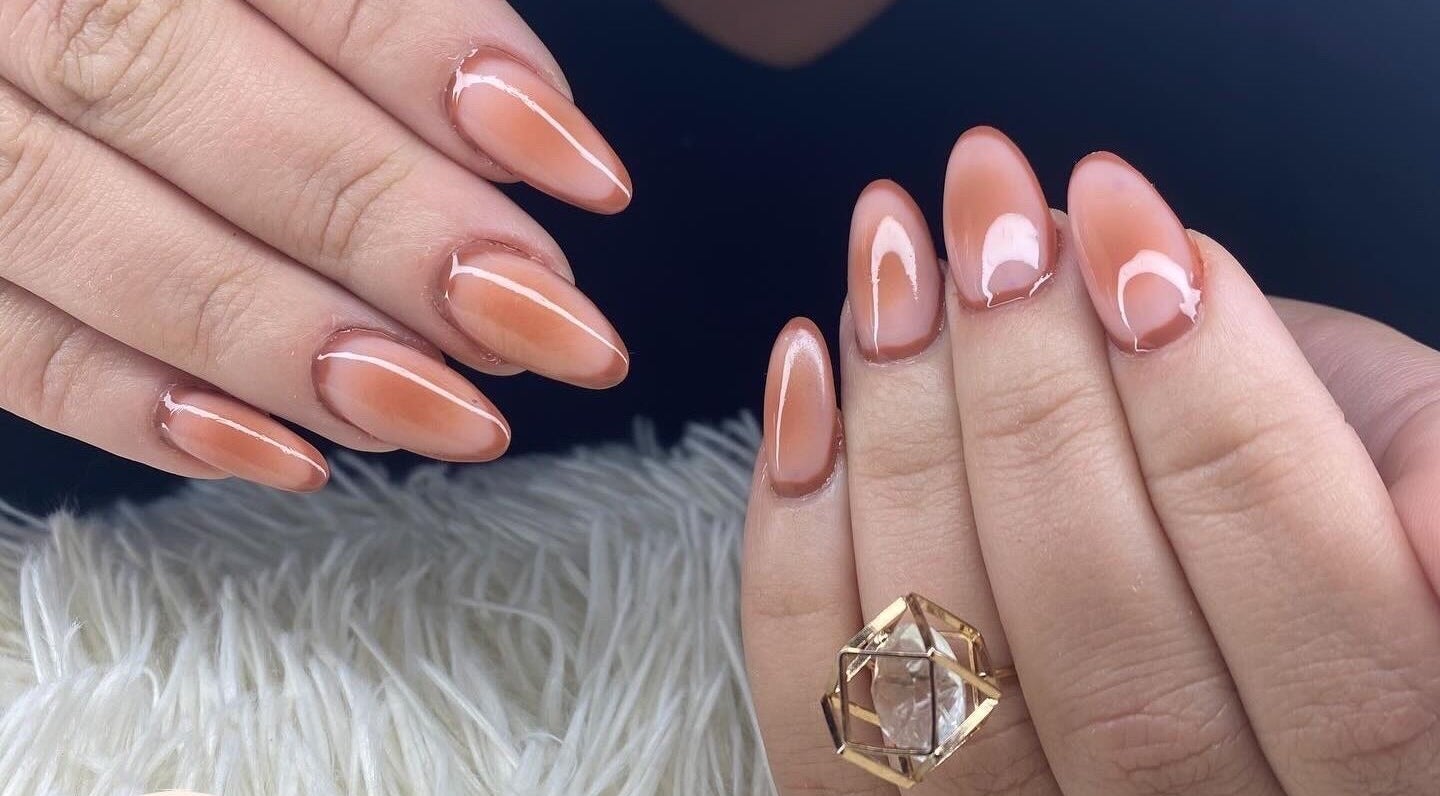 Ongles manucurés brillants à AM Nails & Beauty, Saint-philippe, RE.