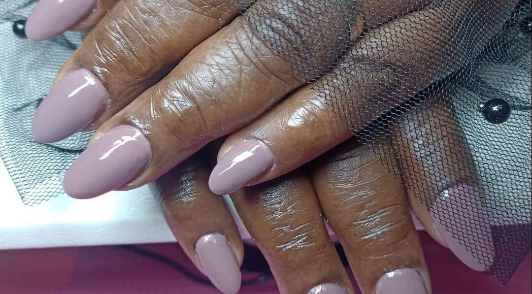 Unhas esmaltadas impecáveis em 🐺 SLW Beauty, Baarn, Utrecht, NL, destacando sofisticação e cuidado.