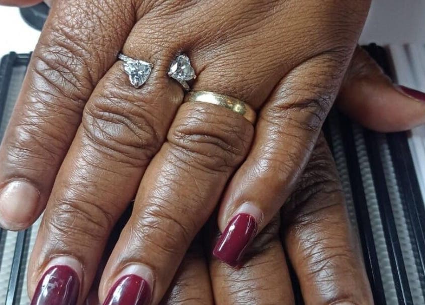 Elegantes unhas vermelhas em 🐺 SLW Beauty, Baarn, Utrecht, NL. Beleza e estilo sofisticado.