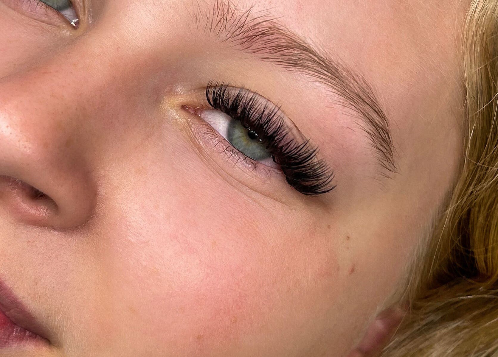 Close-up of eyelash extensions at Beauty Atelier, Willemstad, Curaçao, CW showcasing detailed lash work.
