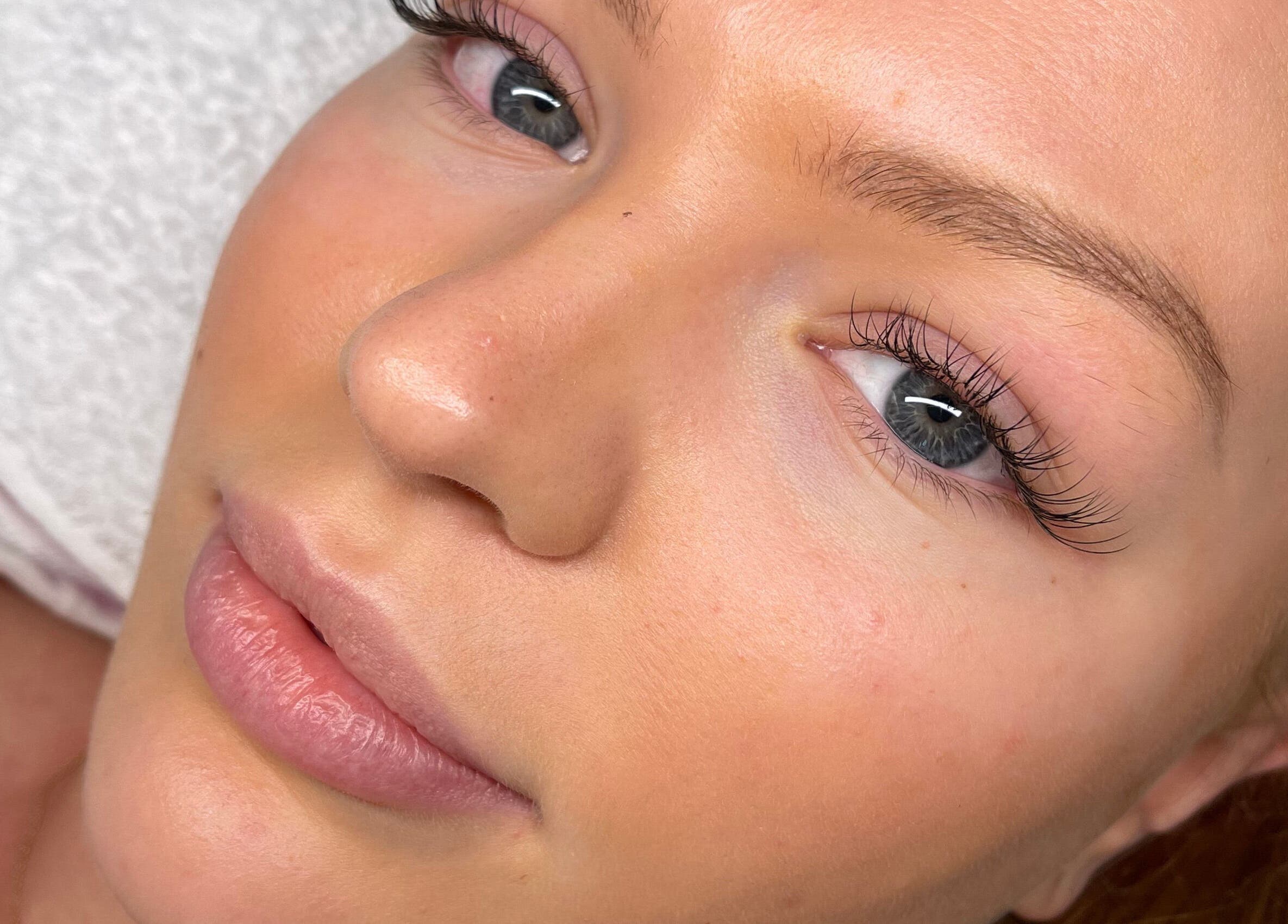 Close-up of elegant eyelashes at Beauty Atelier, Willemstad, Curaçao, CW, showcasing a flawless makeup finish.