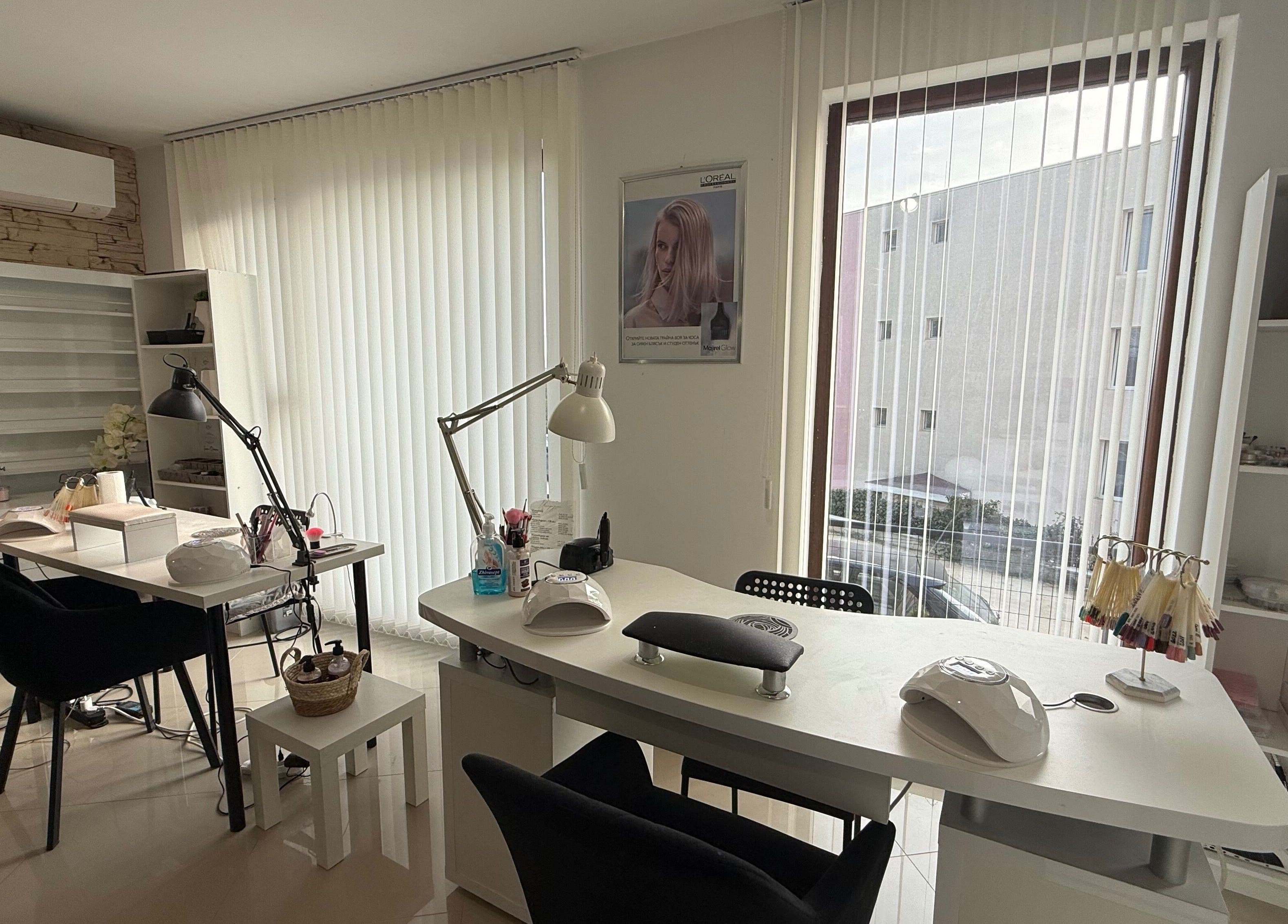 Уютен салон за красота при Мария Димитрова ЕТ във Варна, Варна, BG.