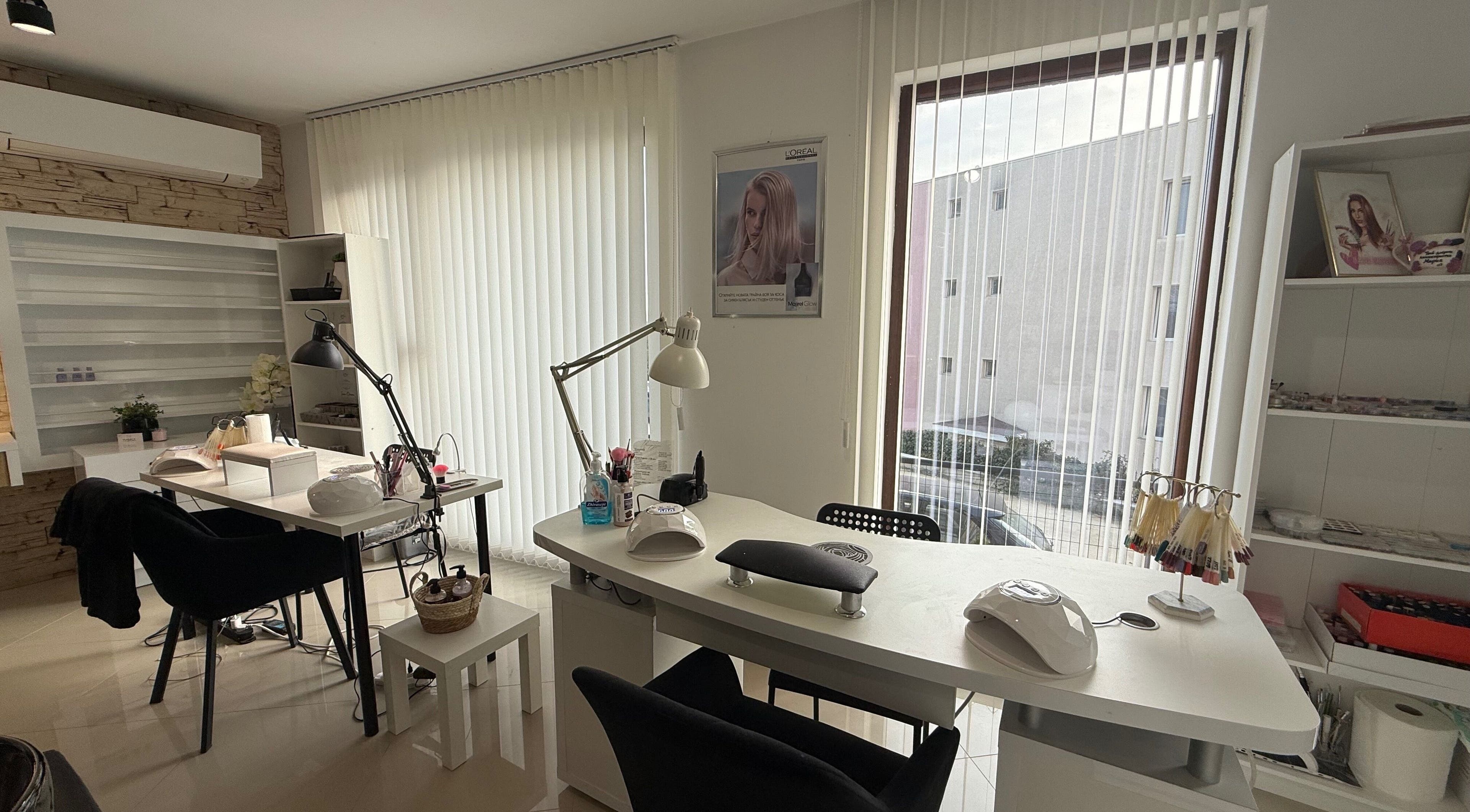 Уютен салон за красота при Мария Димитрова ЕТ във Варна, Варна, BG.