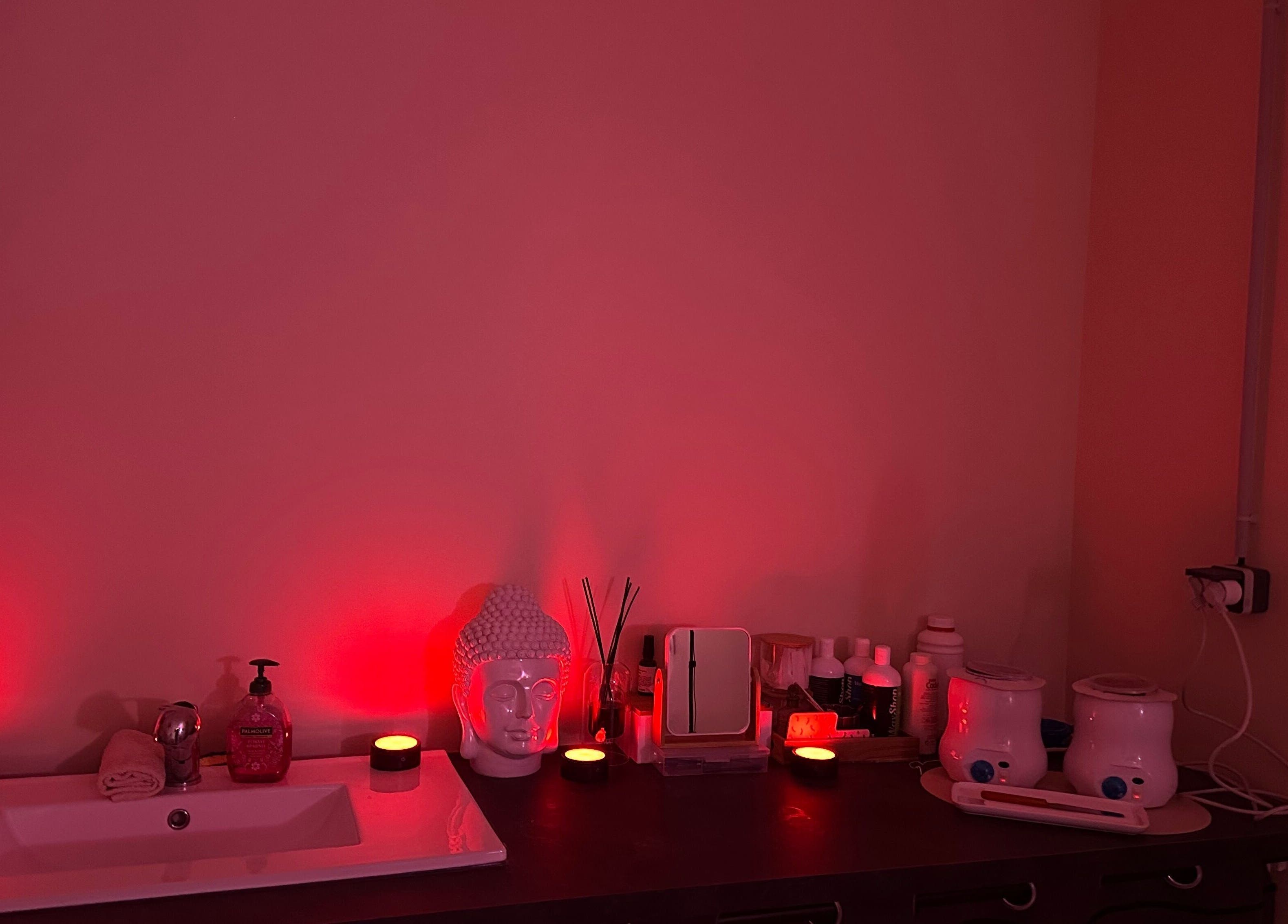 Ambiance zen à Ma pause beauté, Digne-les-bains, Provence-alpes-côte D'azur, FR avec lumière tamisée.