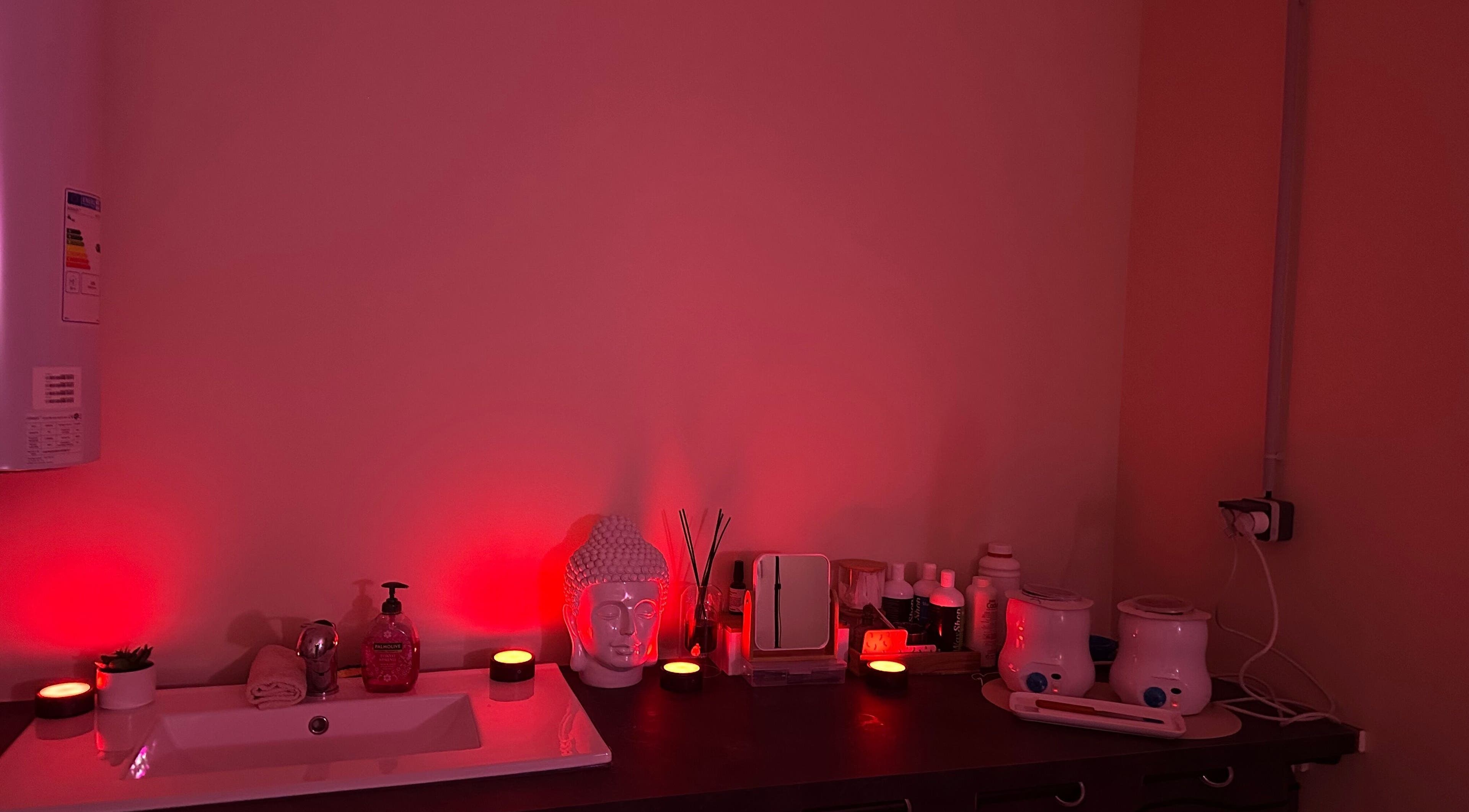 Ambiance zen à Ma pause beauté, Digne-les-bains, Provence-alpes-côte D'azur, FR avec lumière tamisée.