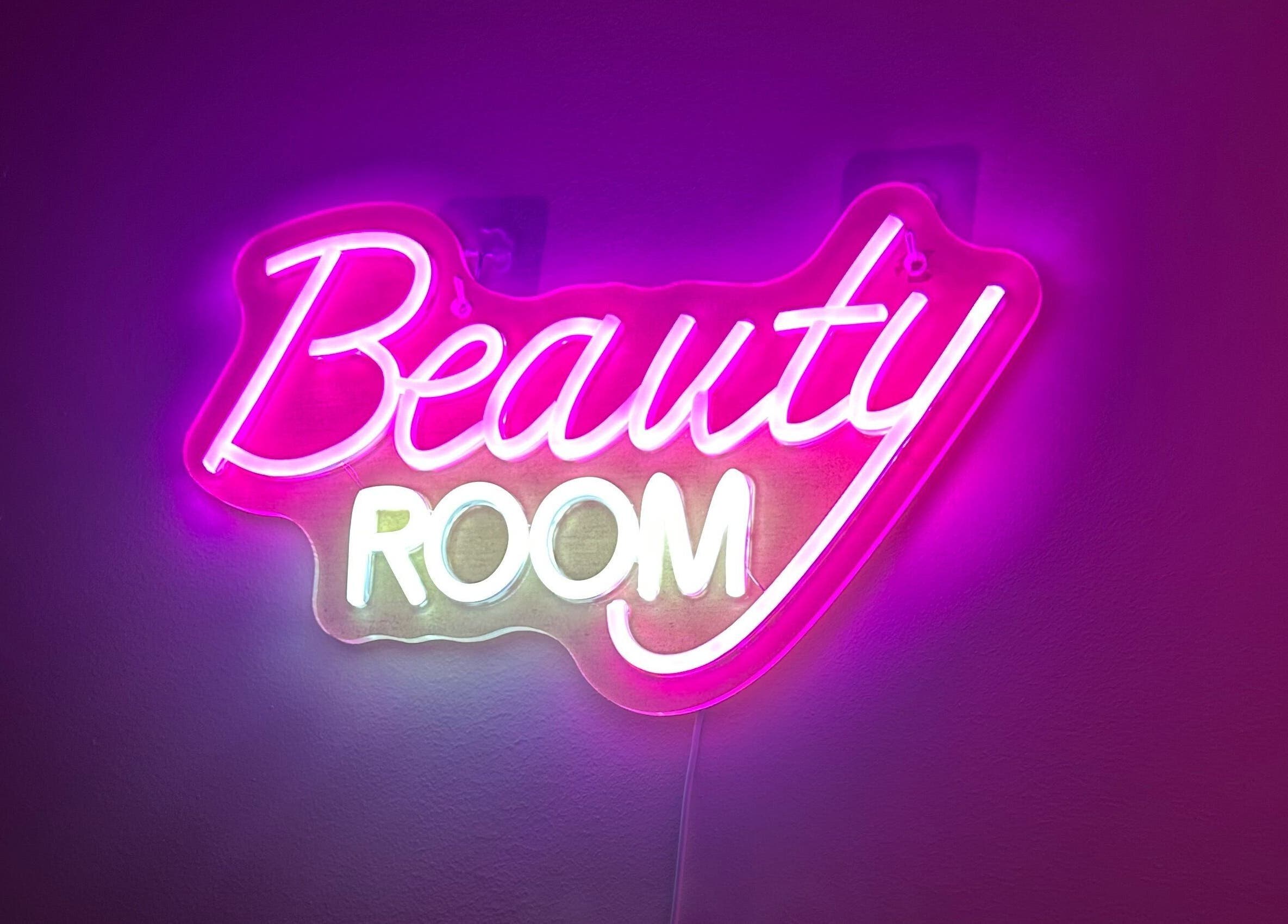 Enseigne néon rose 'Beauty Room' à Ma Pause Beauté, Digne-les-Bains, Provence-Alpes-Côte d'Azur, FR.