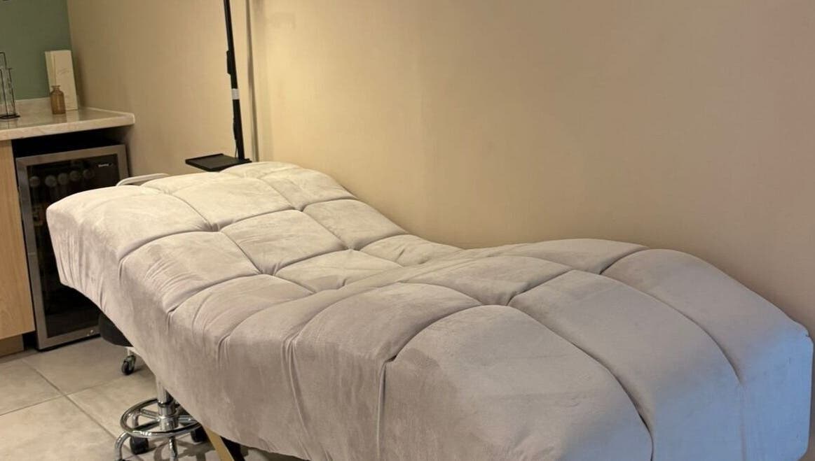 Cama de terapia en Bagliore, Santiago De Querétaro. Espacio diseñado para confort y bienestar en Querétaro, MX.
