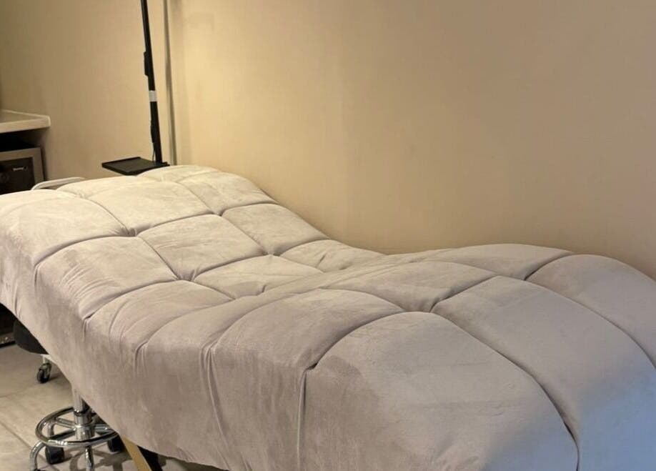Cama de terapia en Bagliore, Santiago De Querétaro. Espacio diseñado para confort y bienestar en Querétaro, MX.