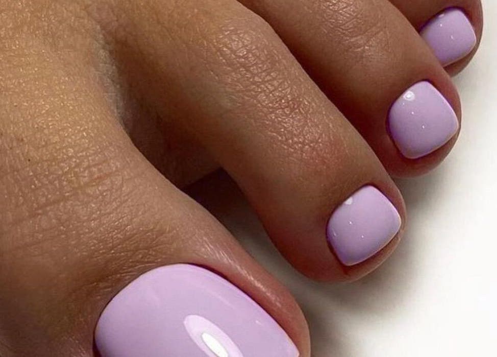 Unhas lilás bem cuidadas no Mayara Costa Nails, Loures, Lisboa, PT. Brilho elegante que destaca o visual.