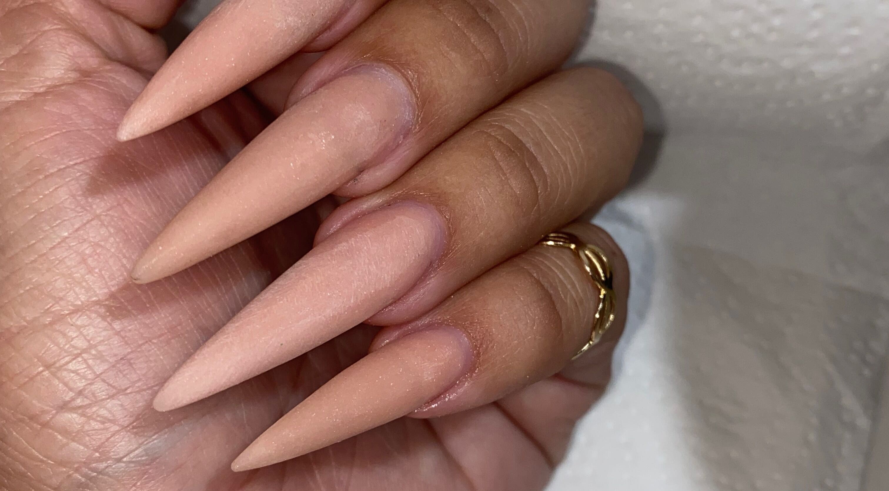 Elegant nude stiletto nails by Kuarahy Nails Artist in Areguá, Tetãvore Central, PY.