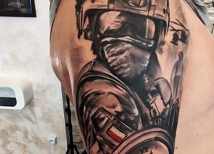 Fotorealistyczny tatuaż żołnierza wykonany w Studio Tatuażu Afekt Real Stalowa Wola, Stalowa Wola, PL