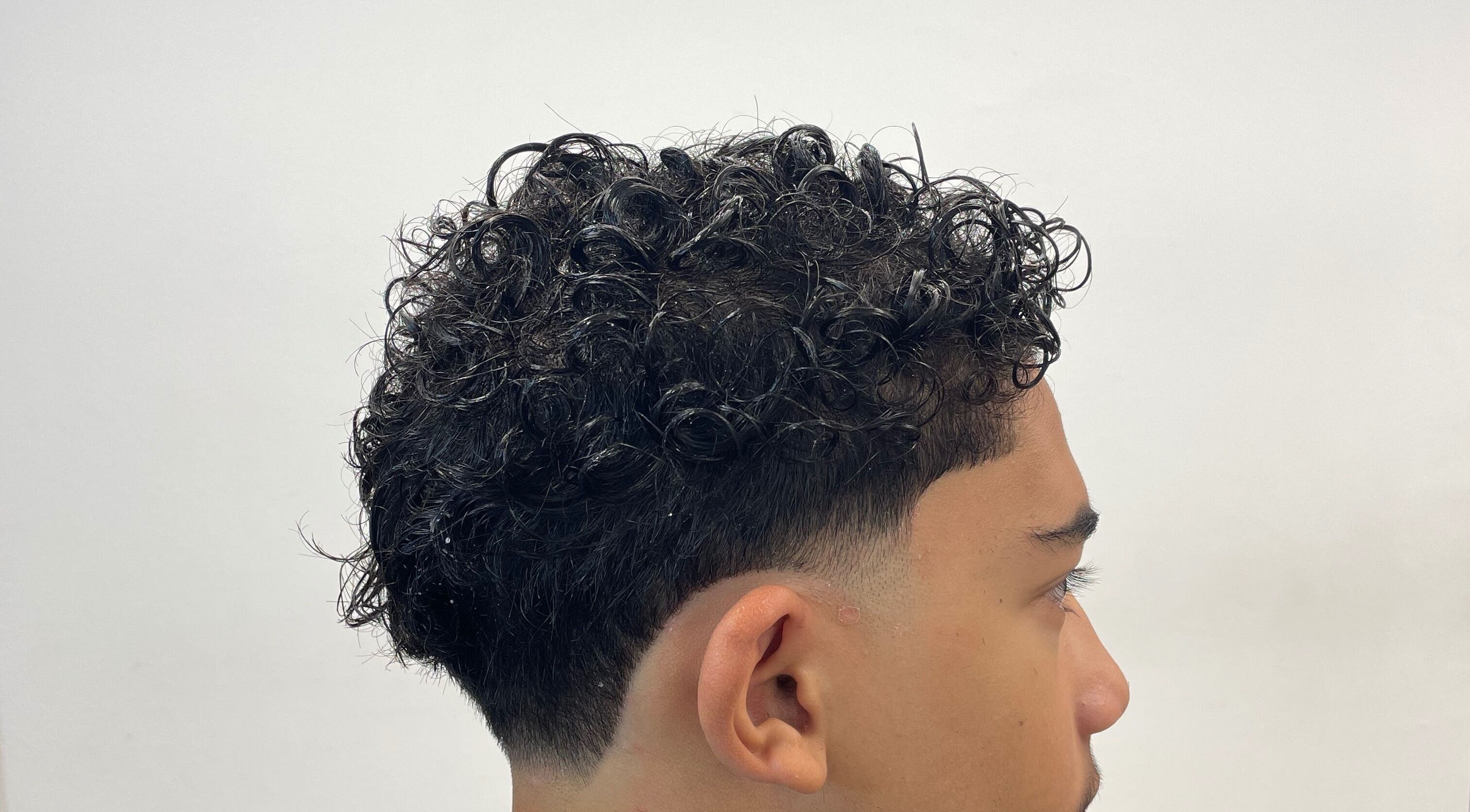 Coupes bouclées élégantes chez Yūki, Saint-denis, Saint-denis, RE.