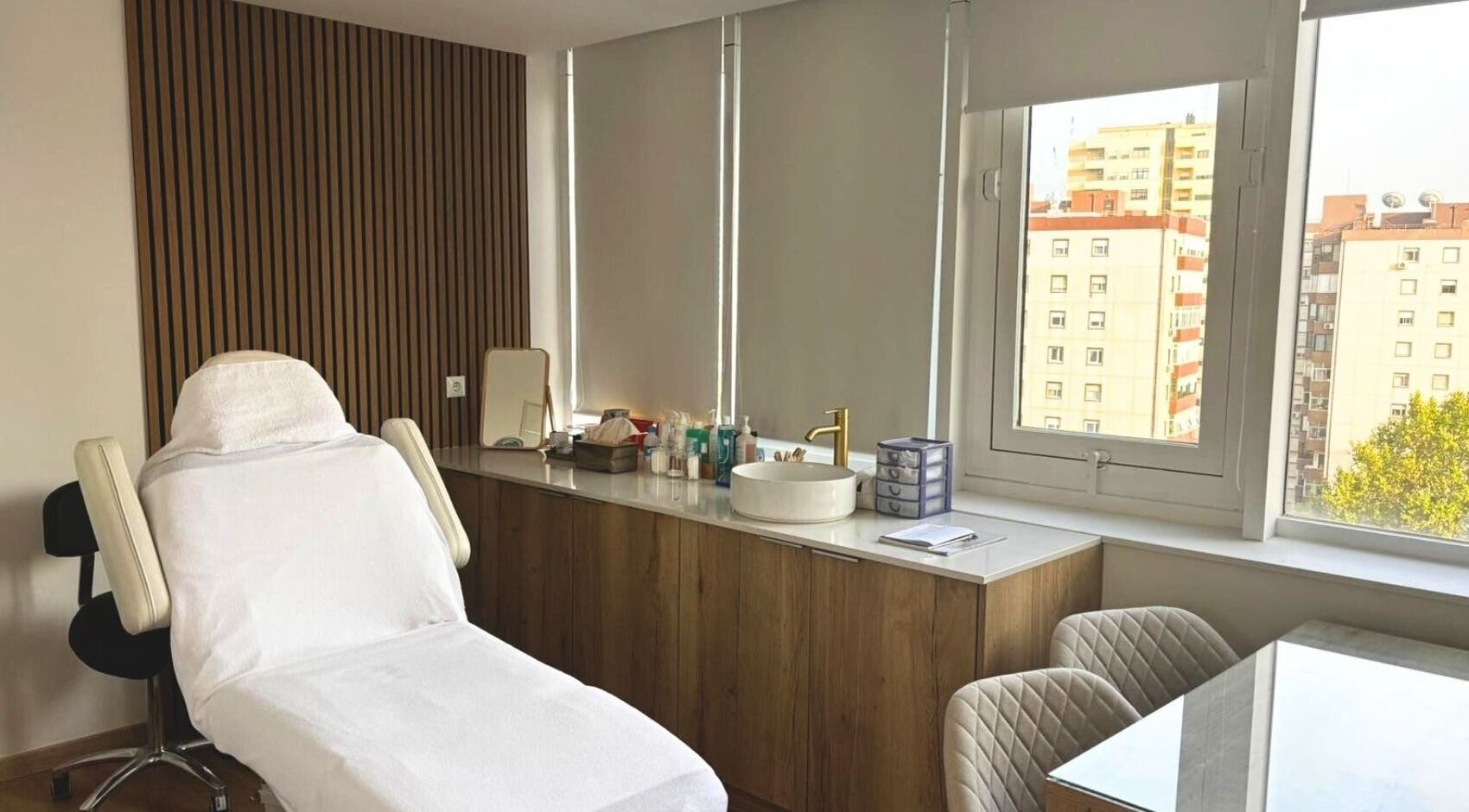 Sala de tratamento da Clínica Luxmed | Medicina Estética, Íntima e Capilar em Algés, Lisboa, PT.