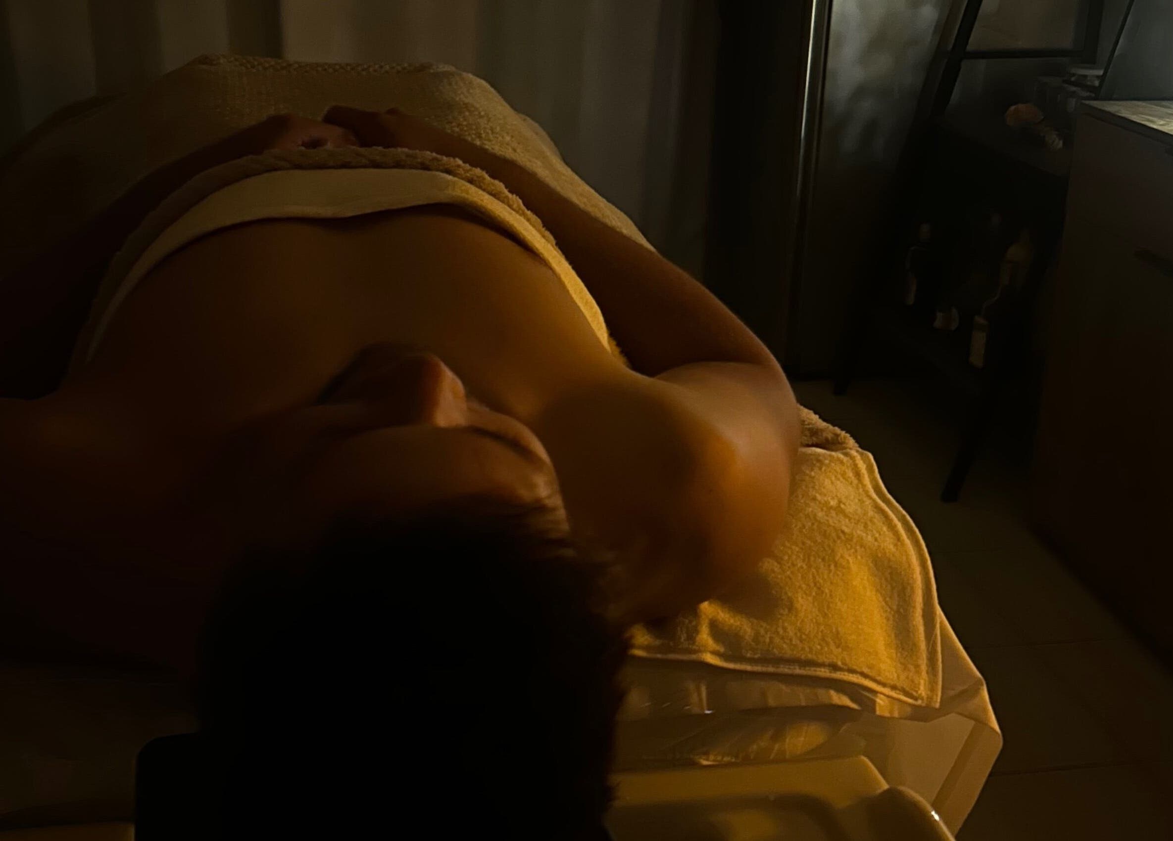 Relaxing spa experience at Floréa Head Spa in Casula, New South Wales, AU, showcasing warm and tranquil ambiance.