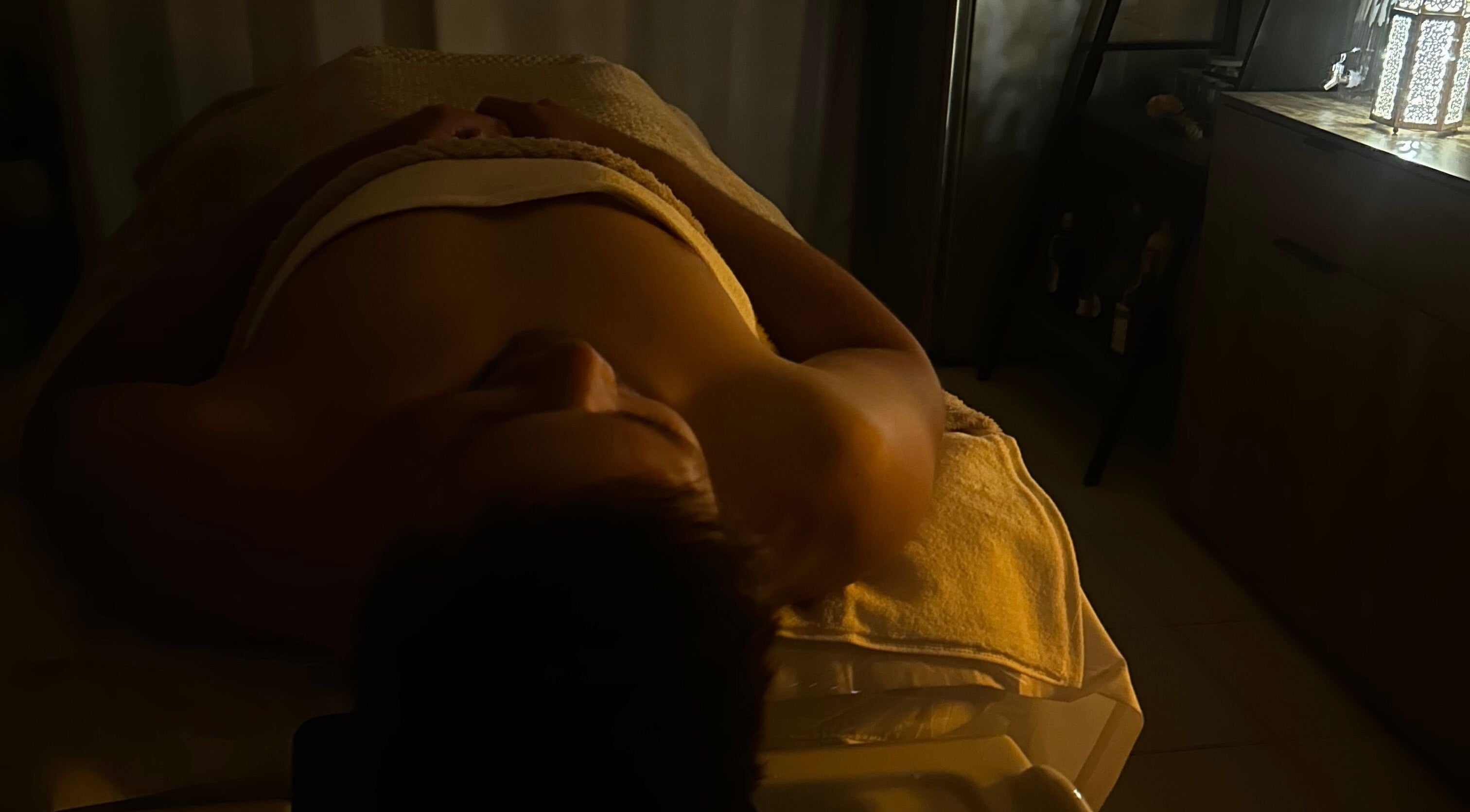 Relaxing spa experience at Floréa Head Spa in Casula, New South Wales, AU, showcasing warm and tranquil ambiance.