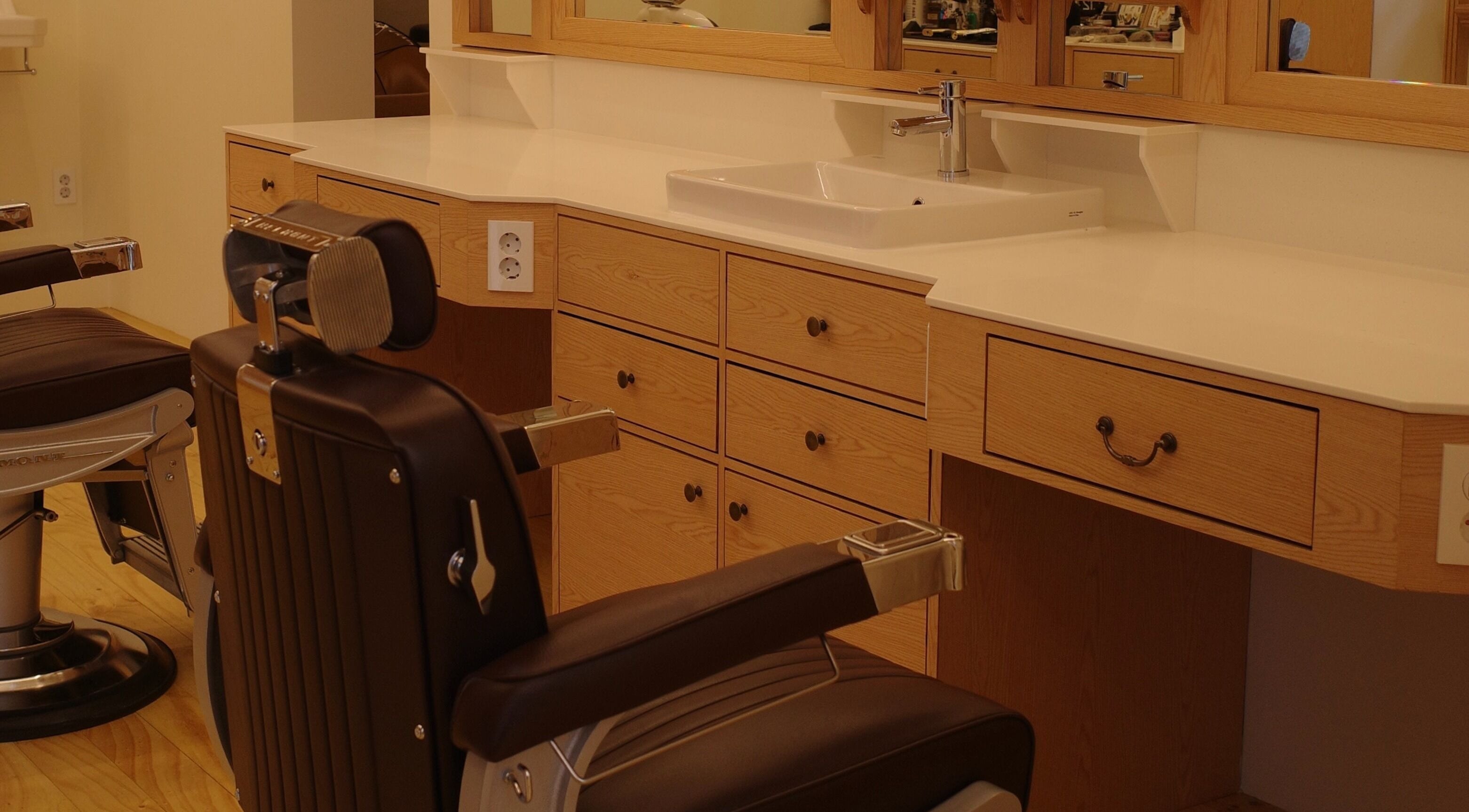 Modern barber chair and wooden counter at DCREWBARBERSHOP, 서울특별시, 서울특별시, KR.