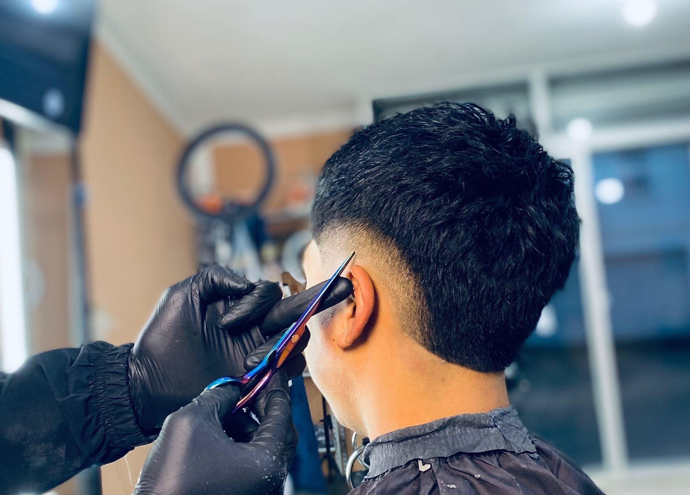 Haircut in progress at Alexy Barber💈, located in Ciudad De Guatemala, Guatemala, GT.
