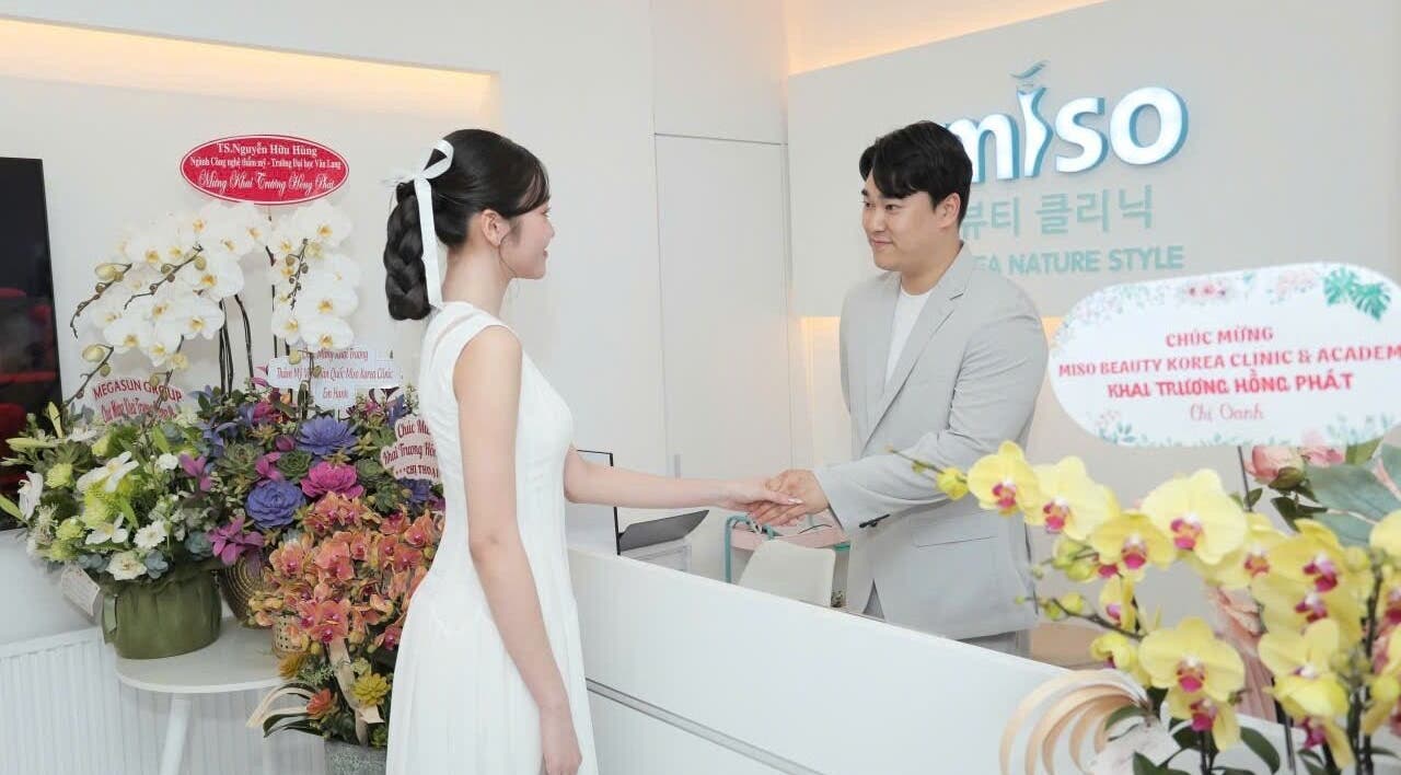 Chào đón khách tại Miso Beauty Spa, Thành Phố Hồ Chí Minh, VN với nụ cười thân thiện.