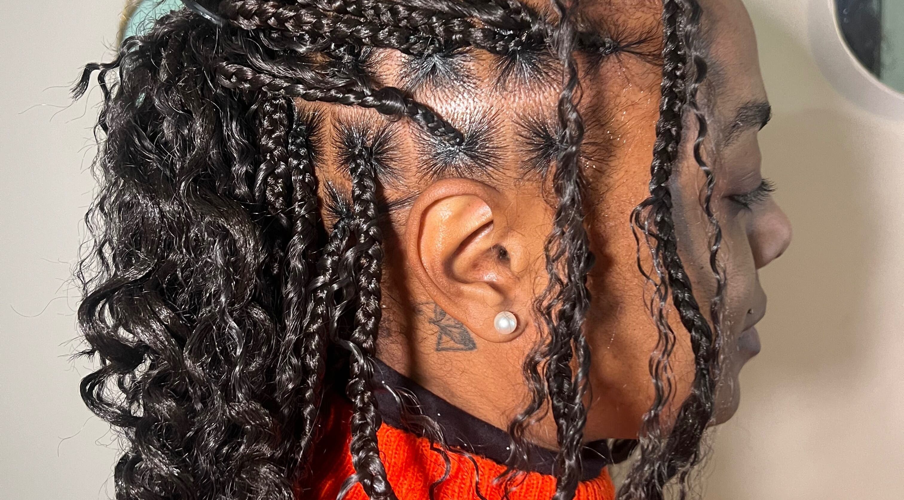 Tresses afro stylées chez Coiffures afro, Angoulême, Nouvelle-Aquitaine, FR.