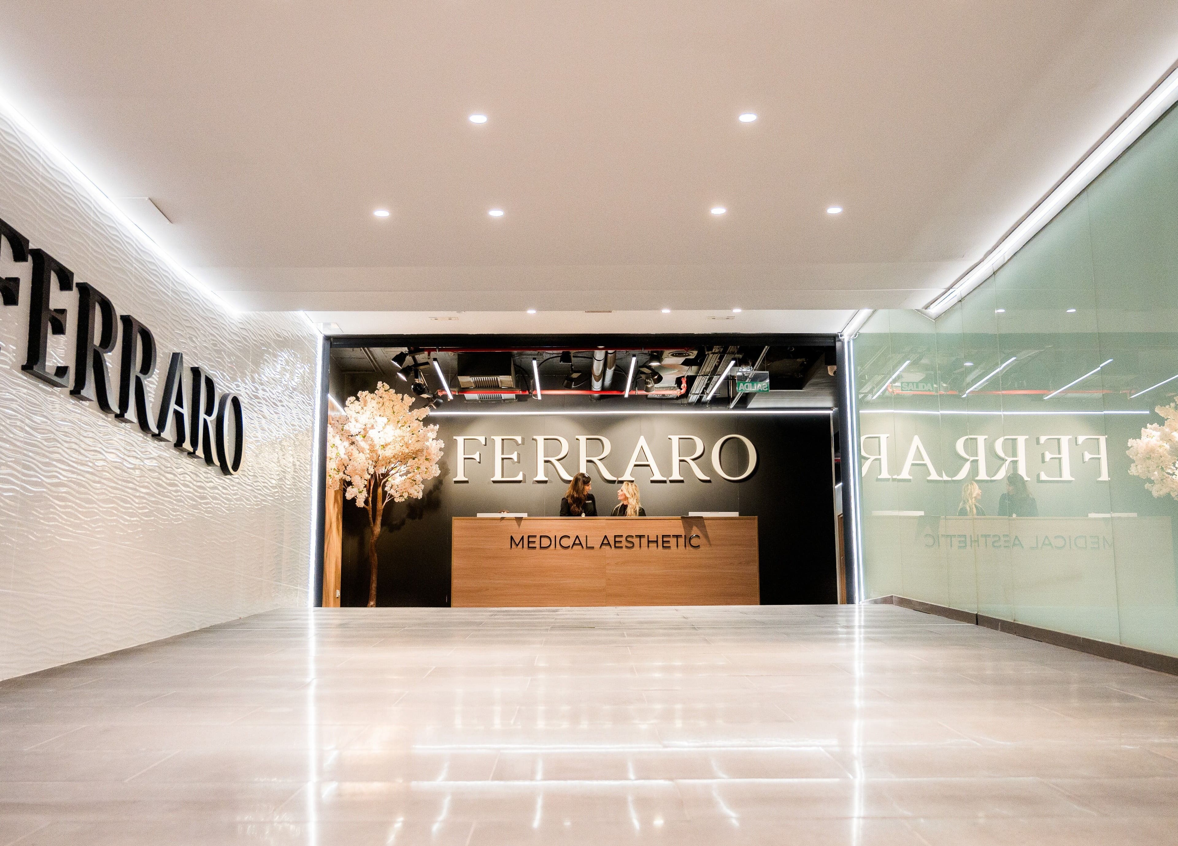 Recepción moderna de Ferraro Medical en Madrid, Comunidad De Madrid, ES, con decoración elegante.