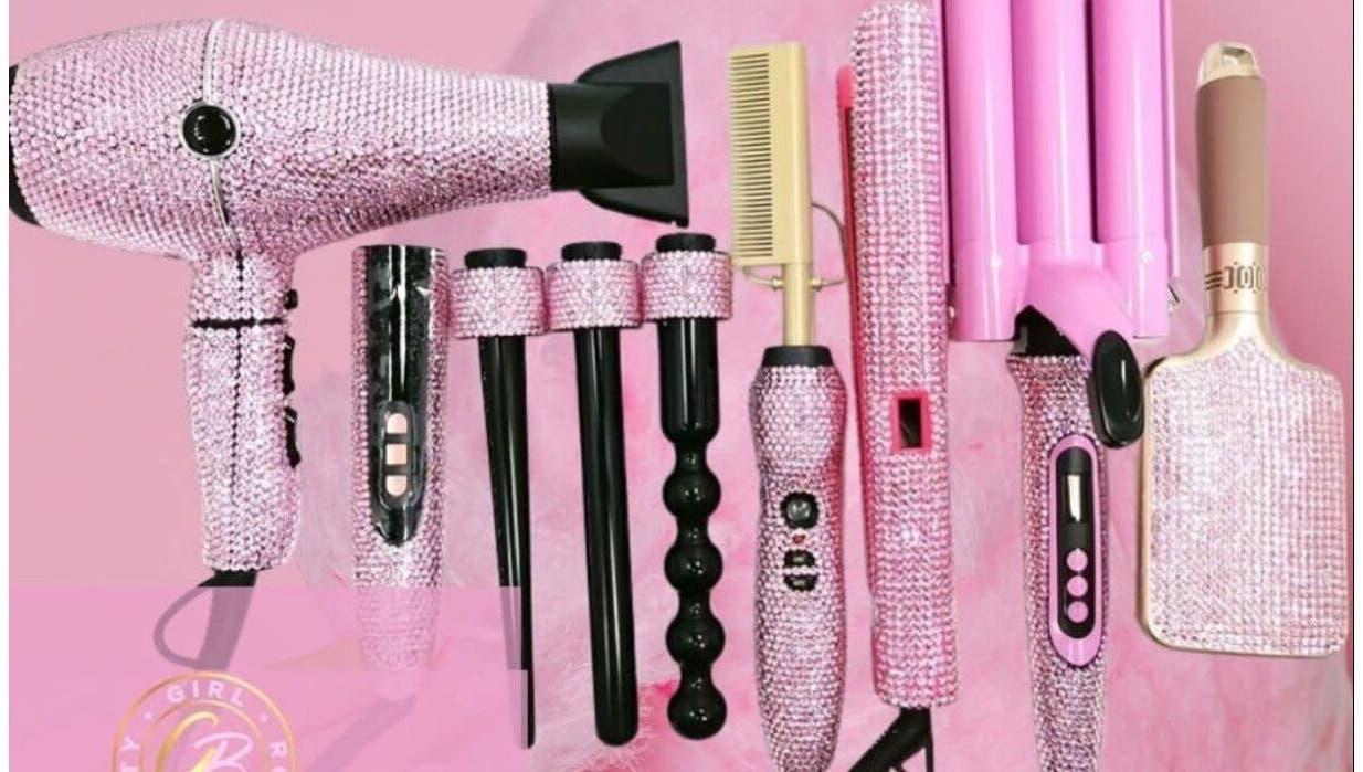 Outils coiffure luxueux roses chez Shi’z iconic, Fort-de-France, MQ.