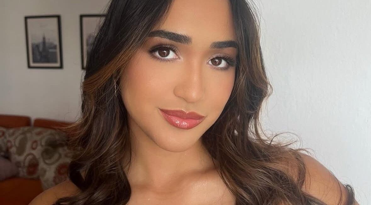 Makeup by Yageiry in Jarabacoa, La Vega Province, DO shows a woman with flawless makeup and styled hair.