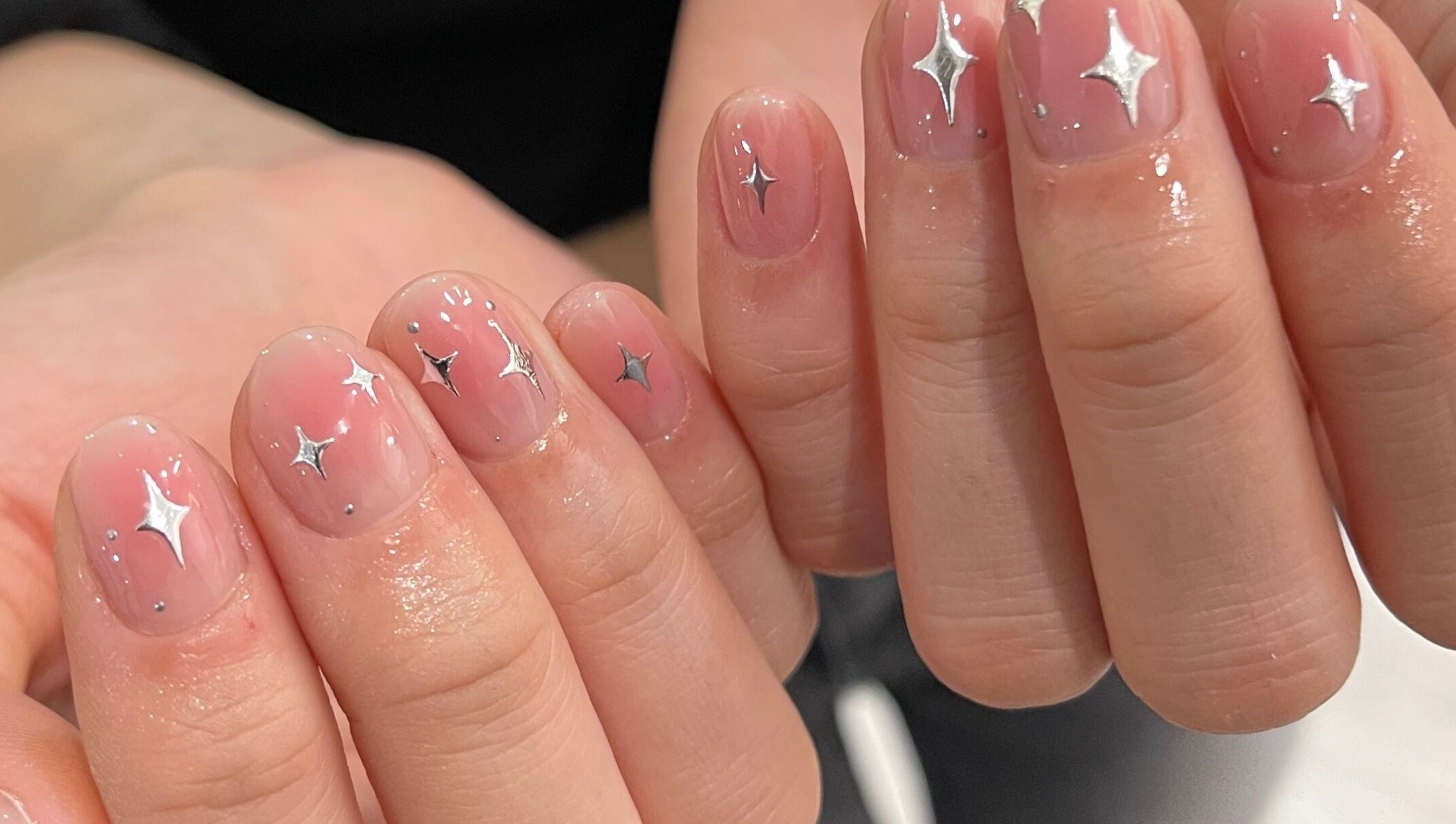 Nail nghệ thuật với thiết kế sao lung linh tại UMÉ STUDIO, Hà Nội, Hà Nội, VN.