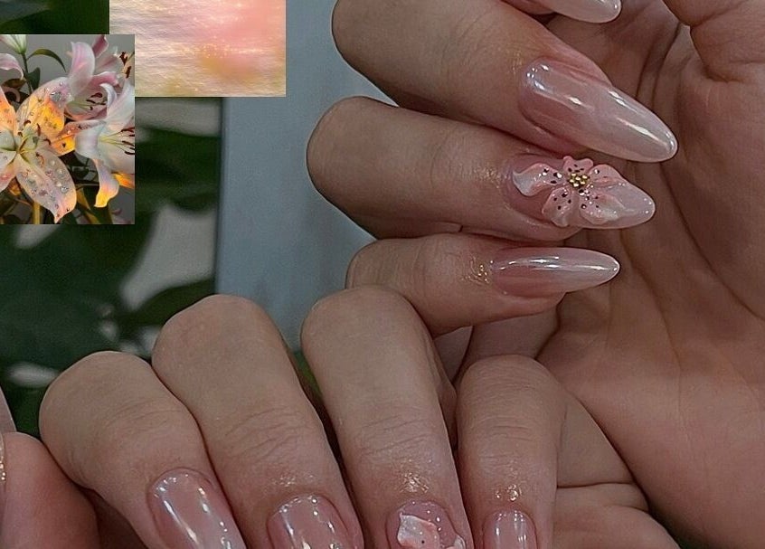 Nghệ thuật móng hoa tại UMÉ STUDIO, Hà Nội, Hà Nội, VN với thiết kế hoa tinh tế.