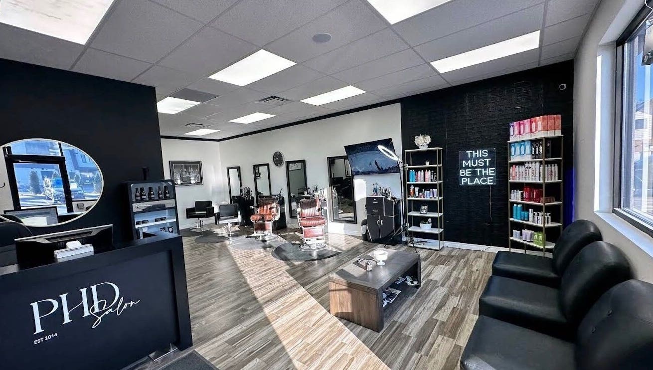 Сучасний інтер'єр студії Precision (S.Y. Tati Studio), Віндзор, Онтаріо, Канада.