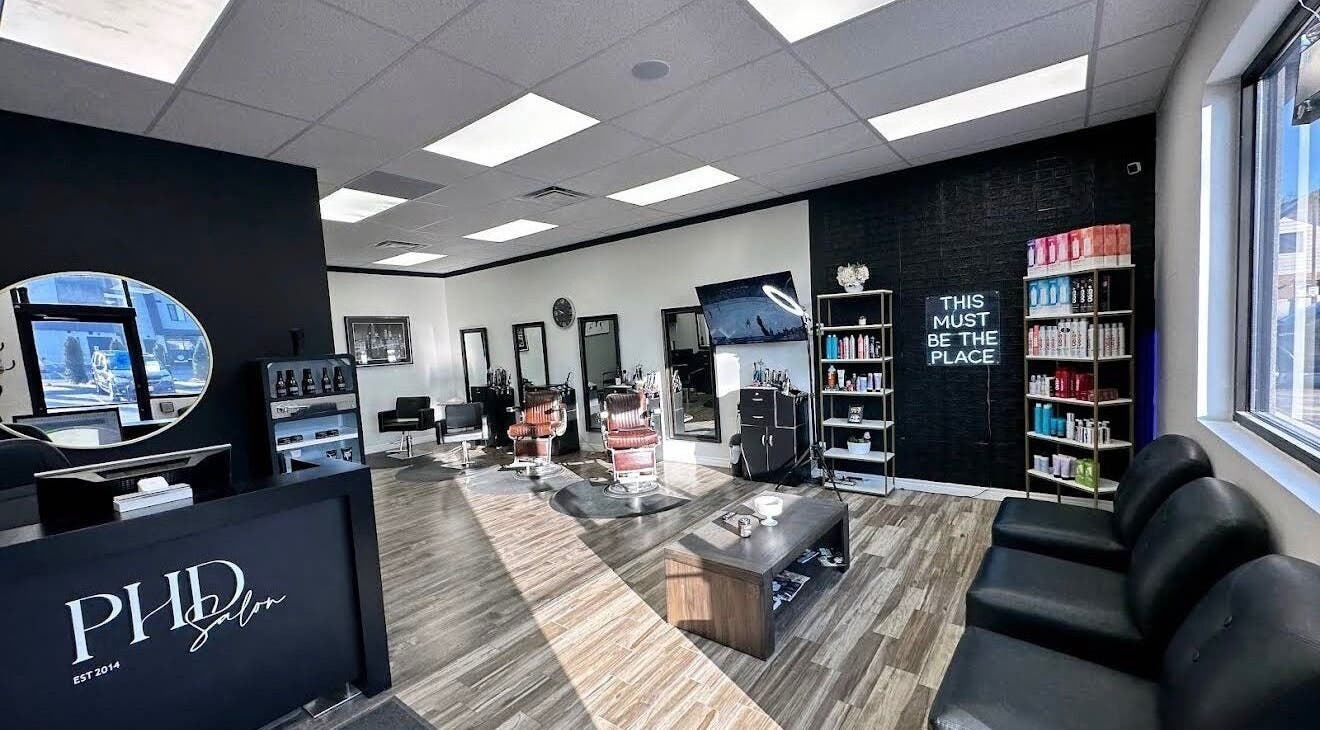 Сучасний інтер'єр студії Precision (S.Y. Tati Studio), Віндзор, Онтаріо, Канада.