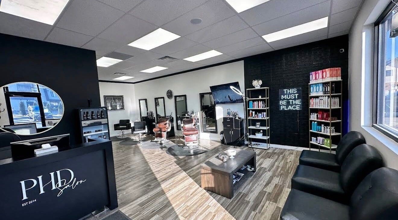 Сучасний інтер'єр студії Precision (S.Y. Tati Studio), Віндзор, Онтаріо, Канада.