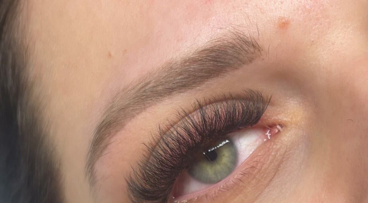 Extension de cils à Deep Look, Saint-jean-le-blanc, Centre-val De Loire, FR. Beauté intense et sophistiquée.