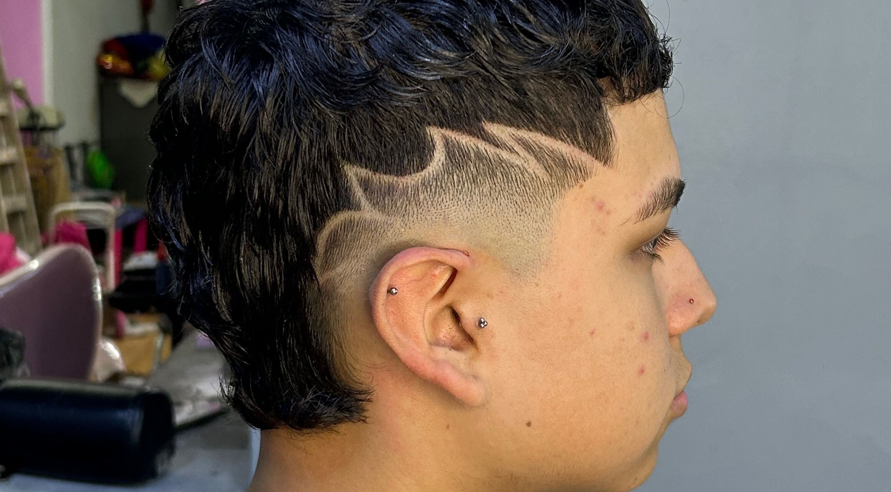 Corte de cabello con diseño moderno en Reset Barber, Callao, Callao, PE. Estilo único y detallado.