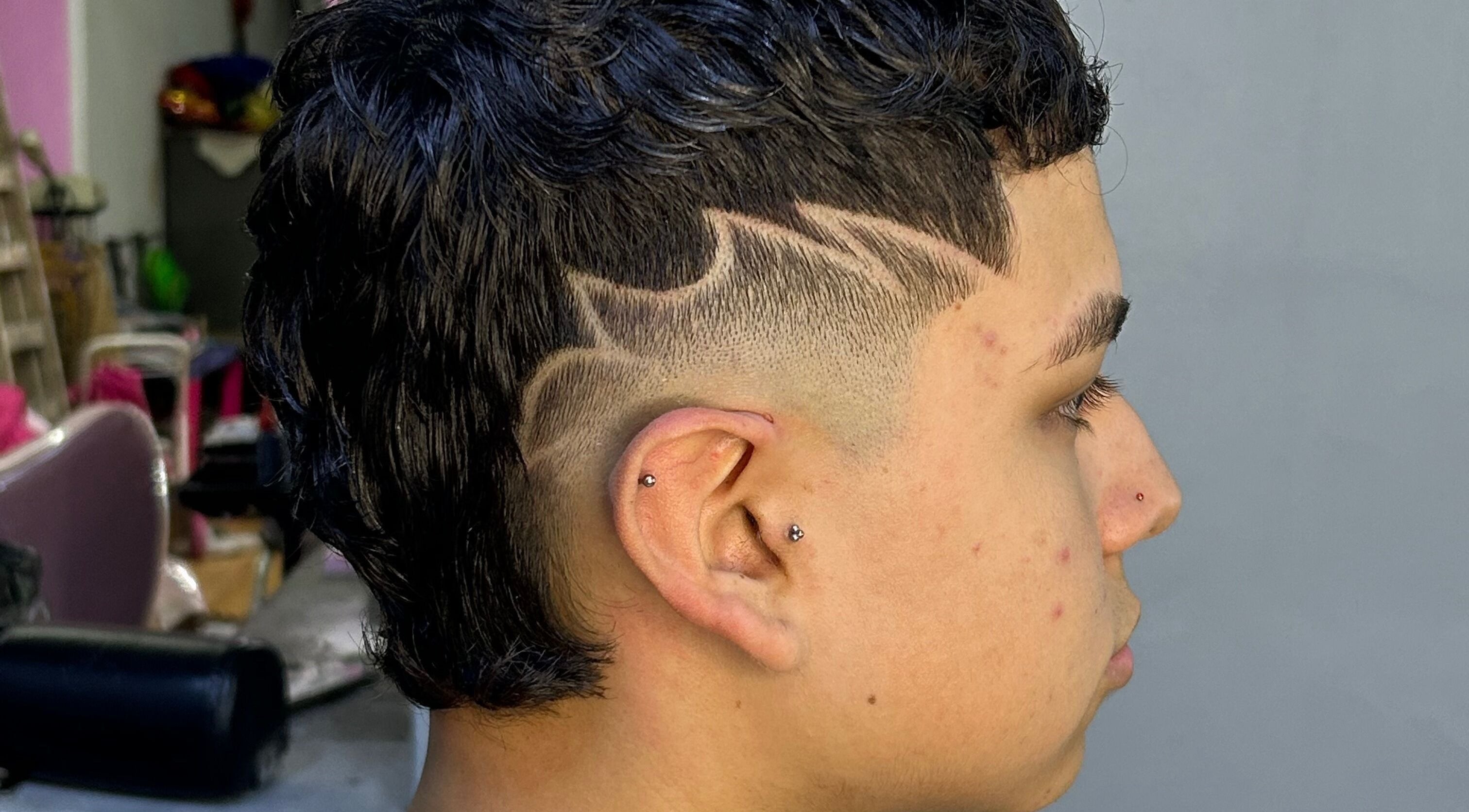 Corte de cabello con diseño moderno en Reset Barber, Callao, Callao, PE. Estilo único y detallado.