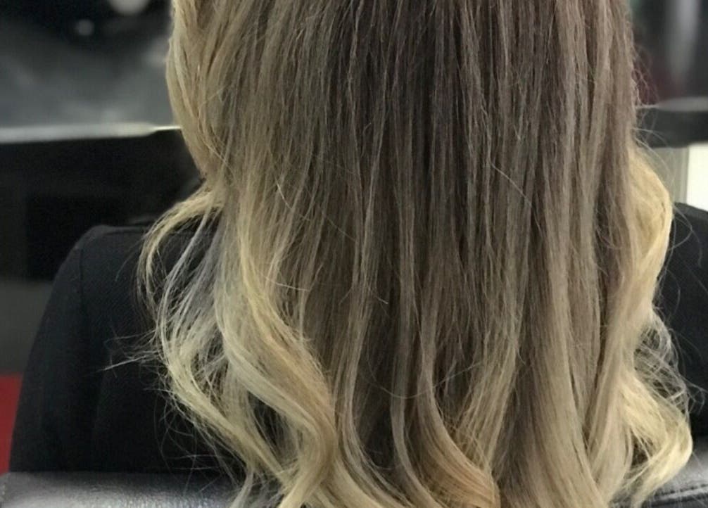 Blonde Haarwellen bei Vienna Hair Style, Wien, Wien, AT. Perfekter Salonblowout.