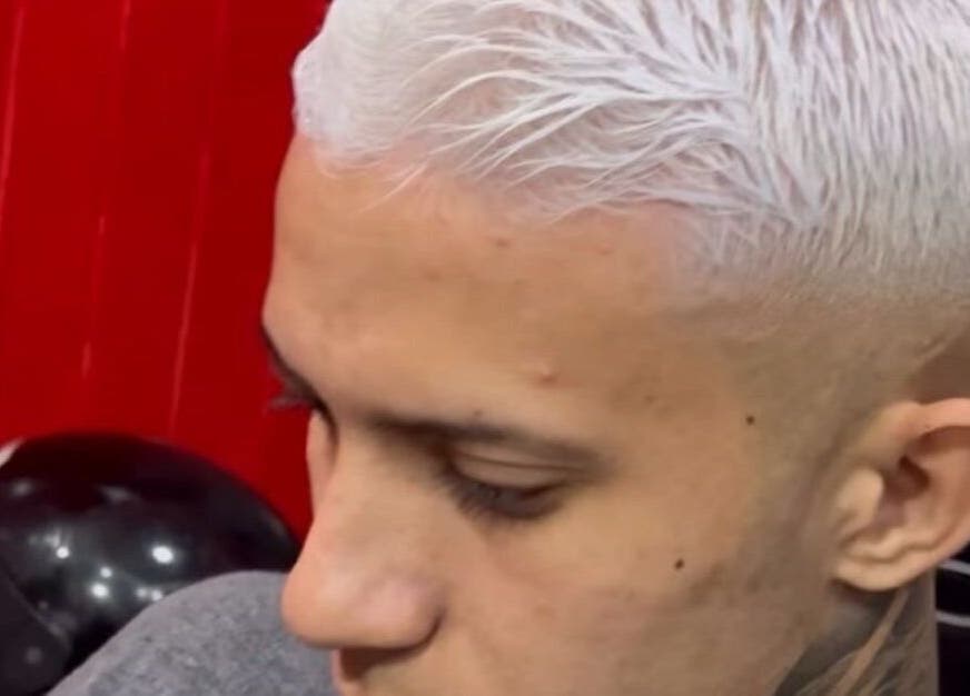 Corte platinado moderno no Thiago Barber, Ceará, Ceará, BR.