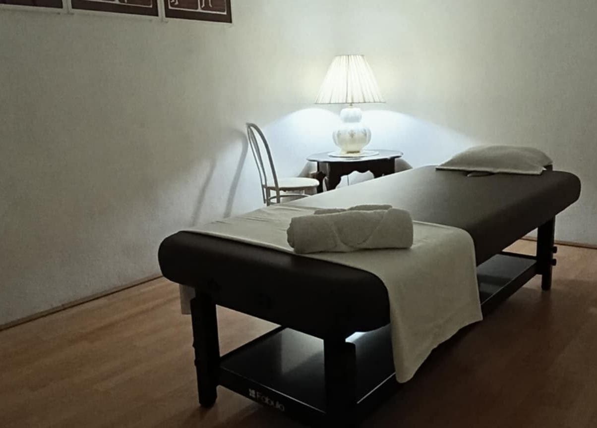 Cozy massage room at ONE Thai Solution Massage, Budapest, Magyar, HU with a relaxing ambiance.