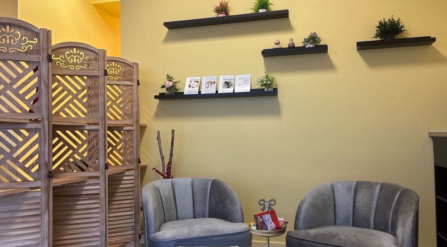 Relaxing seating area at Healing Hands Massage & Facial SPA in Round Rock, Texas, US with elegant decor.