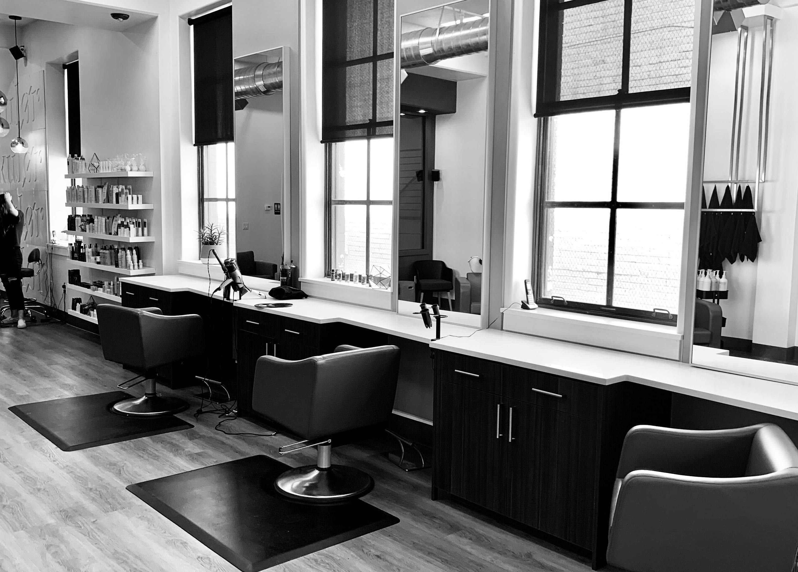 Innenansicht des modernen Salons von Hairlistically - Organic Curls - in Duisburg, Nordrhein-Westfalen, DE.