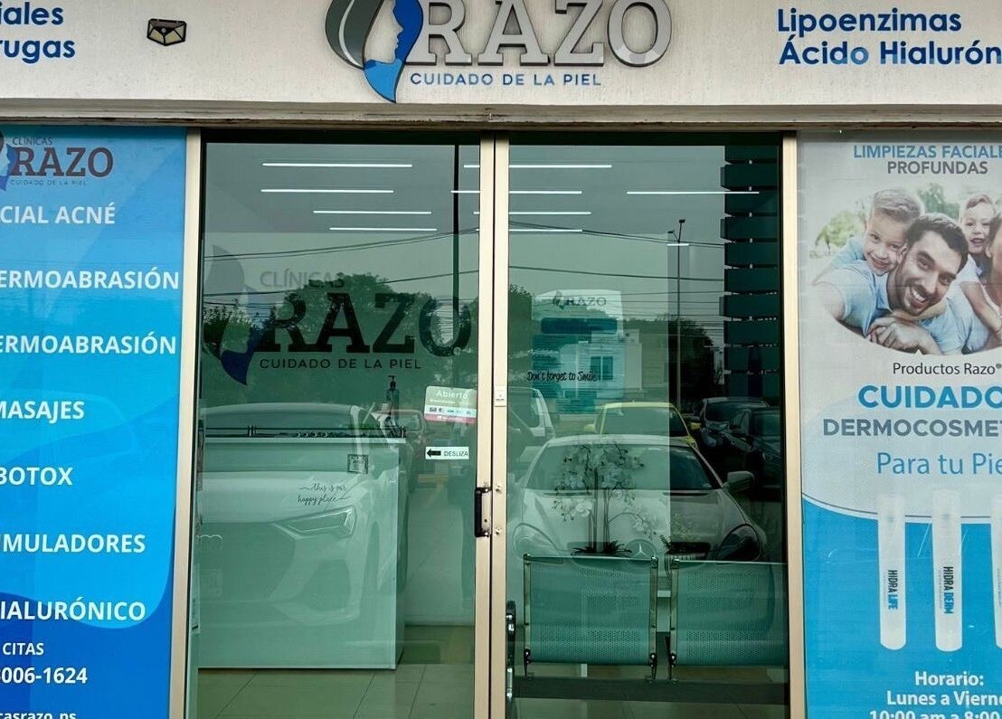 Front entrance of Clínica Razo Plaza Sorrento, San Agustín, Jalisco, MX showcasing skin care services.