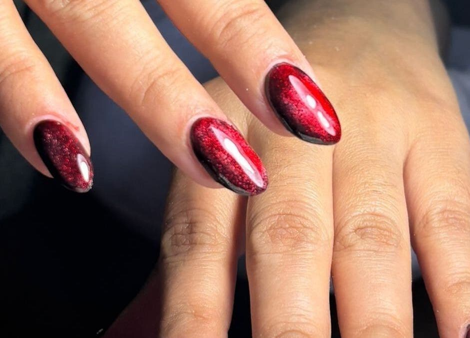 Stylish red ombre nails at Nama Nails, Zapopan, Jalisco, MX.