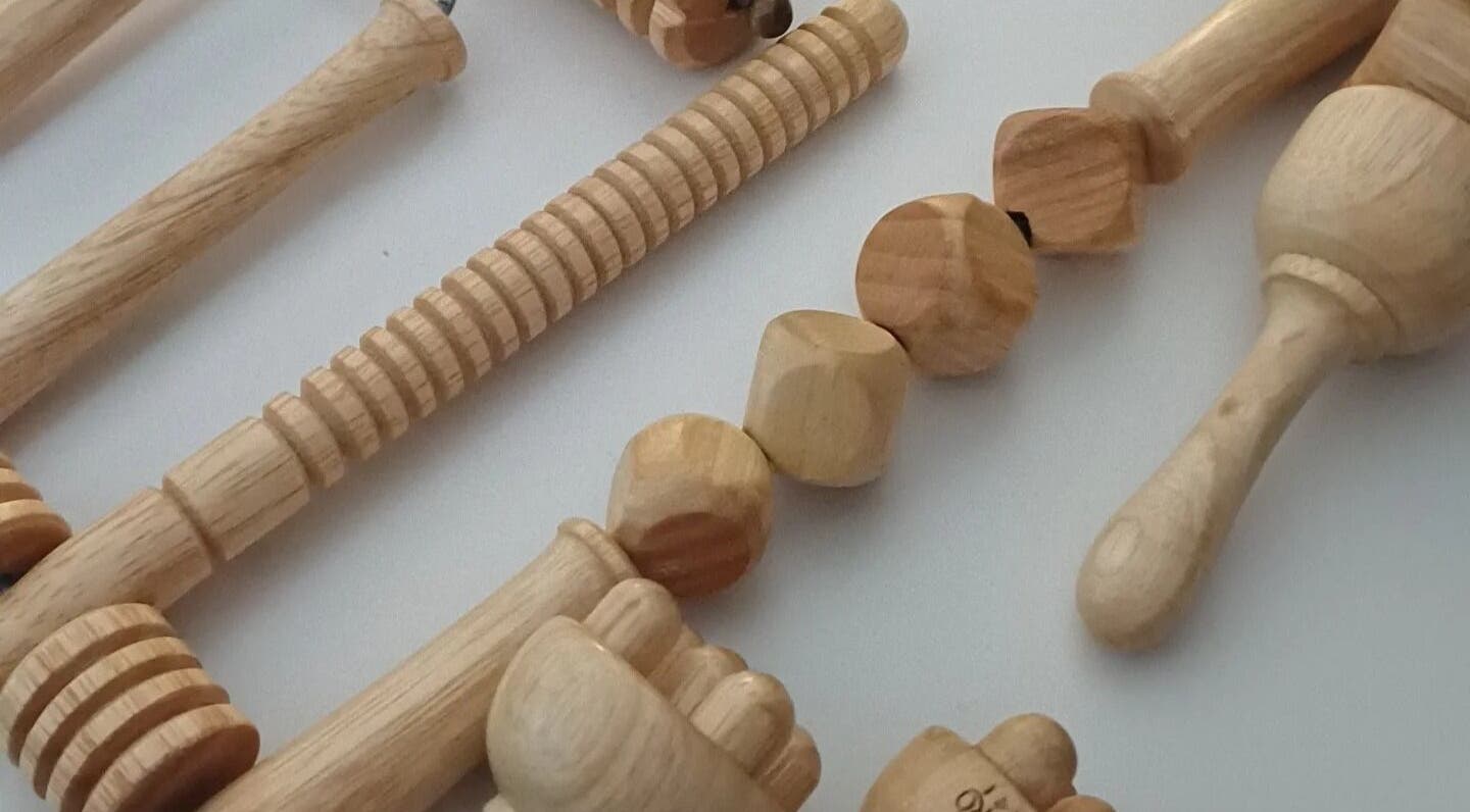 Outils de massage en bois à Nutrition et bien être avec Hélène, Frontignan, Occitanie, FR.