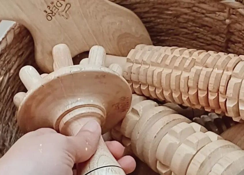 Outils de massage en bois chez Nutrition et bien être avec Hélène, Frontignan, Occitanie, FR.