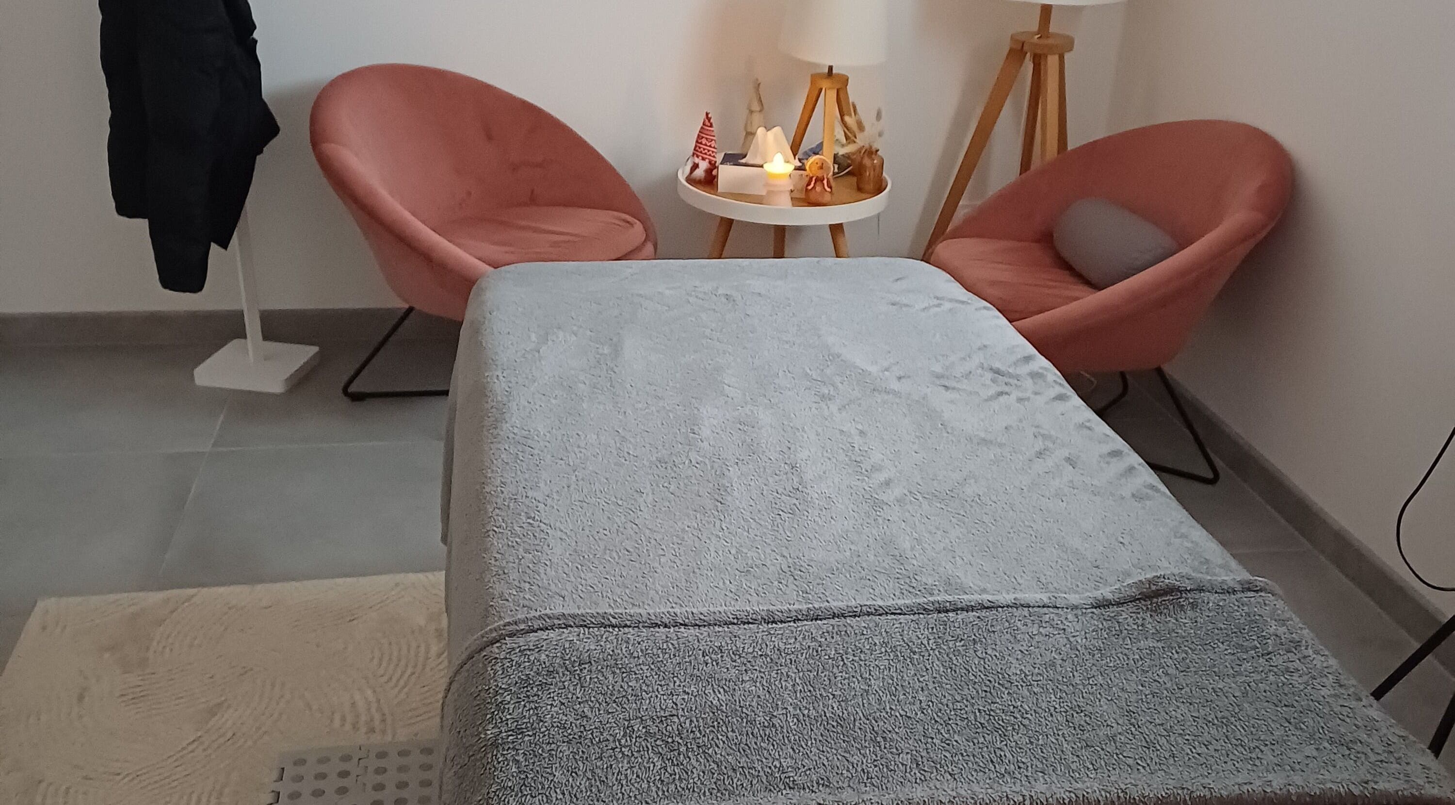 Salle de soins accueillante chez Nutrition et bien être avec Hélène à Frontignan, Occitanie, FR.