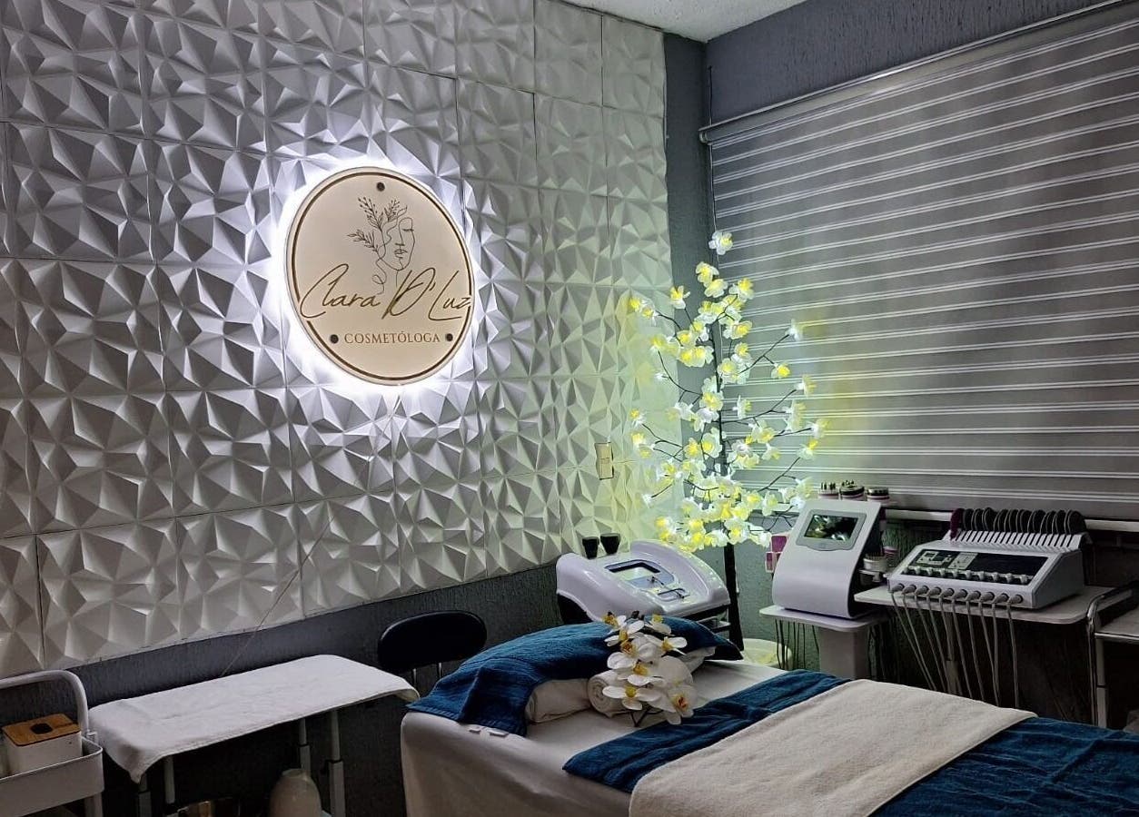 Serene spa room at LumiEskin by Clara D Luz, FRACCIONAMIENTO PUERTO ESMERALDA, Veracruz, MX with modern decor.