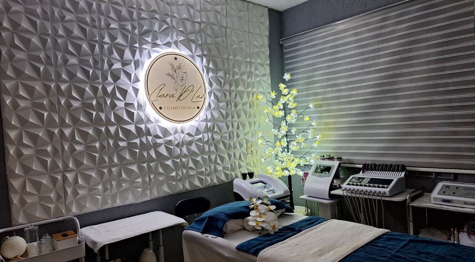 Serene spa room at LumiEskin by Clara D Luz, FRACCIONAMIENTO PUERTO ESMERALDA, Veracruz, MX with modern decor.